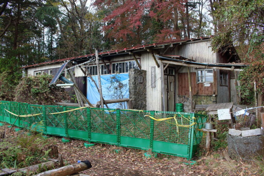 「大倉高原小屋」は封鎖されていました