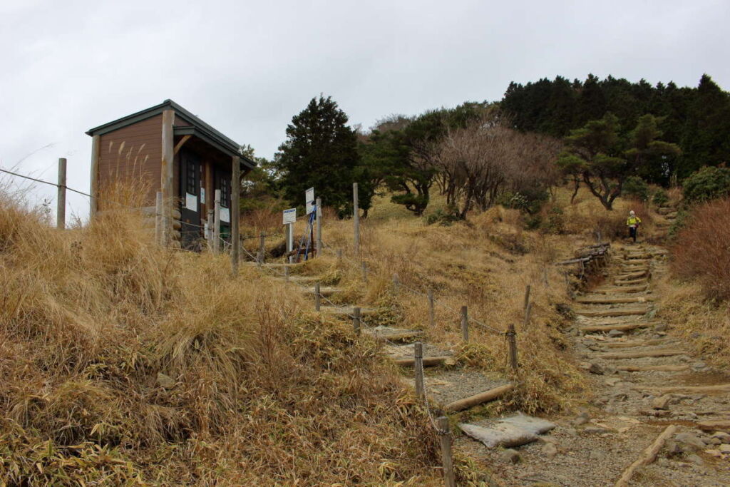 花立山荘のトイレ