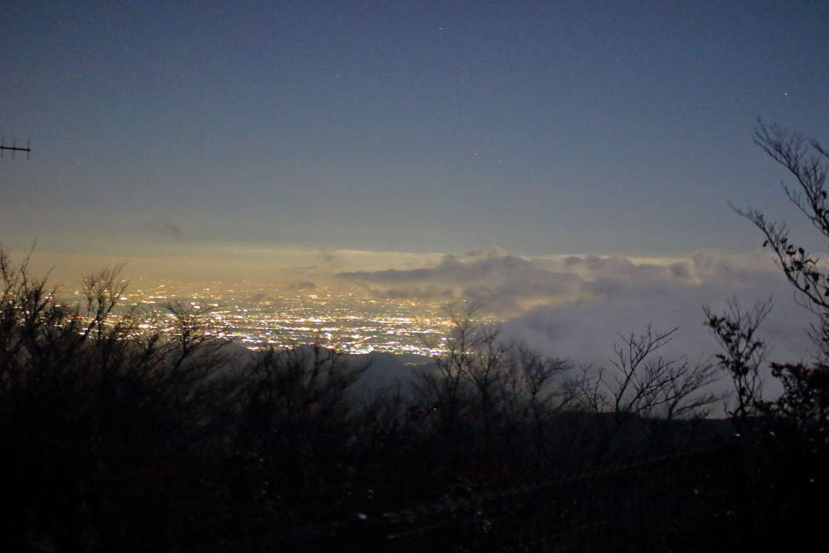 尊仏山荘（塔ノ岳）から眺める関東平野の夜景