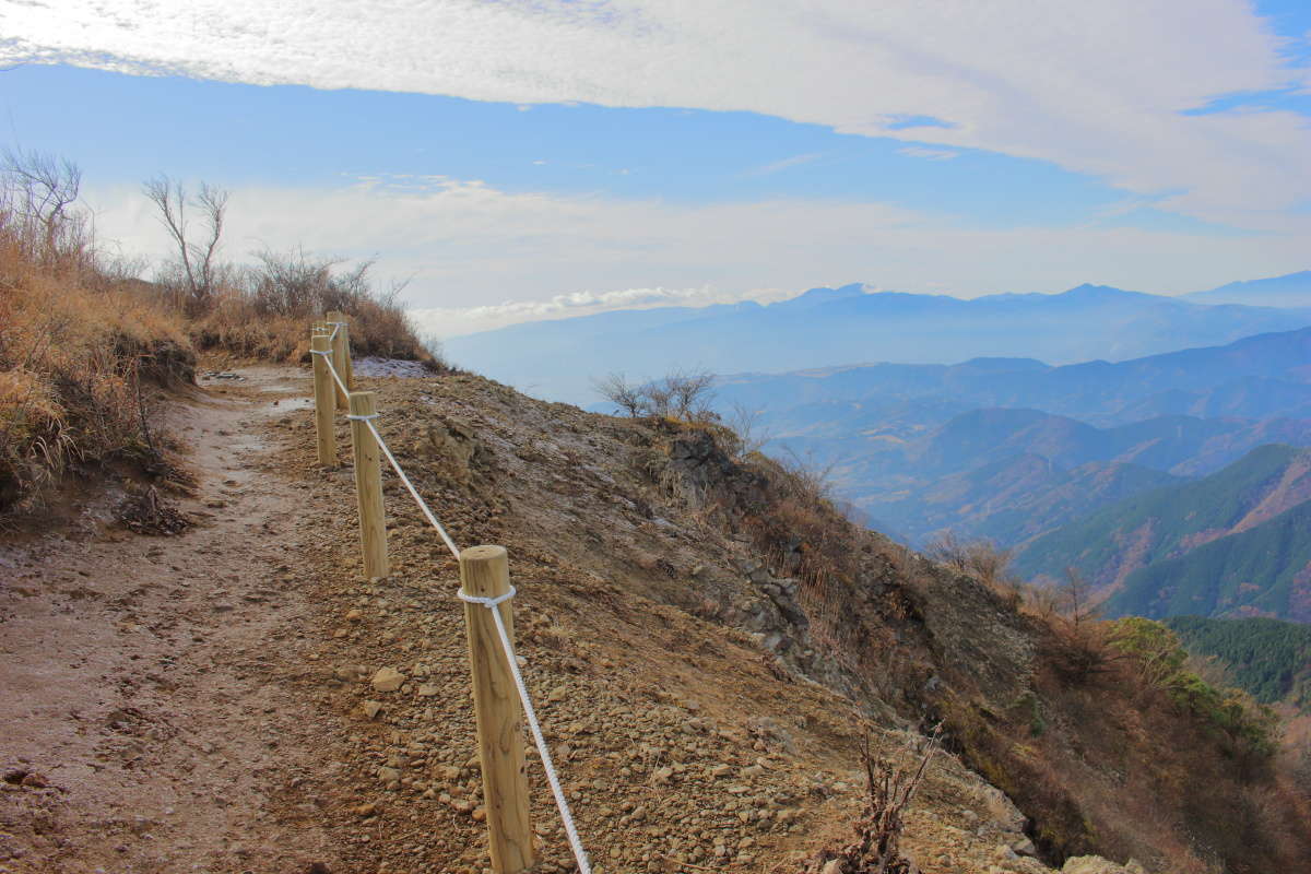 急登を登り切ればあと少しで三ノ塔の山頂！