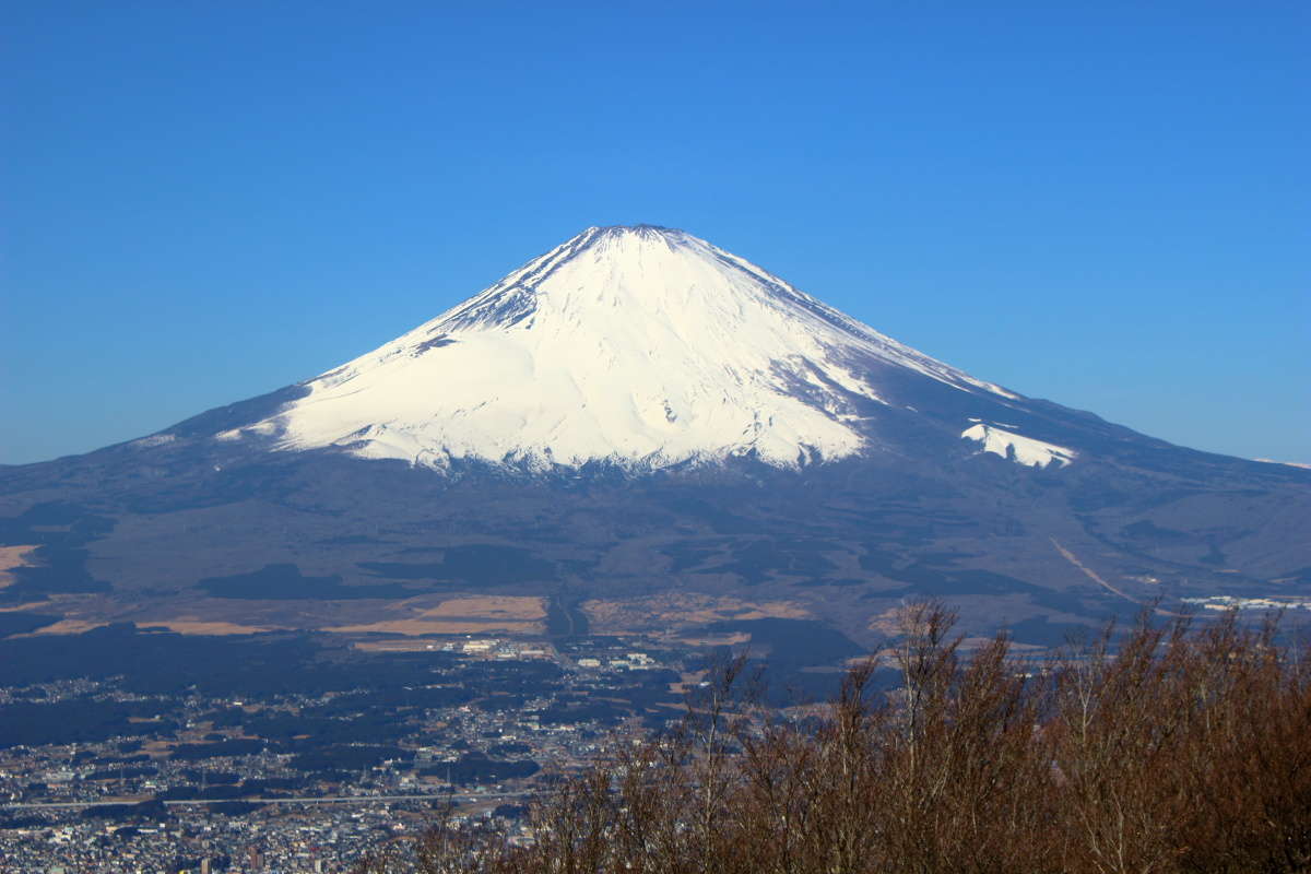 金時山山頂からの迫力のある富士山の眺め