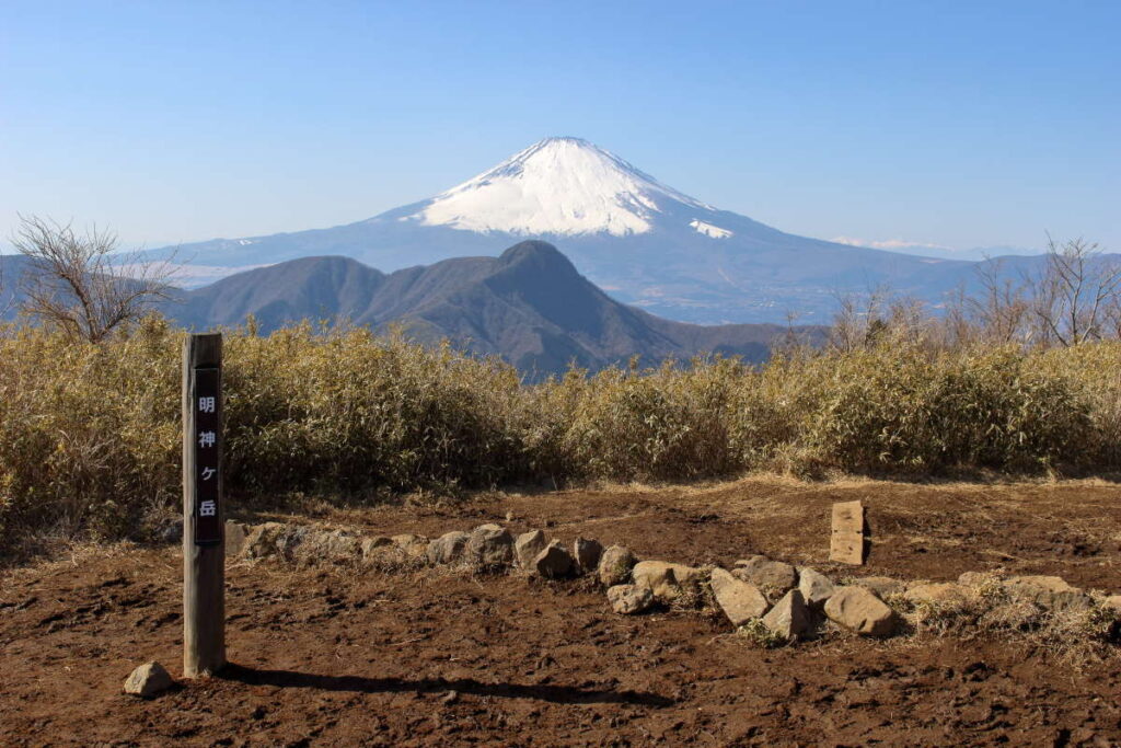 明神ヶ岳山頂からの富士山の眺め