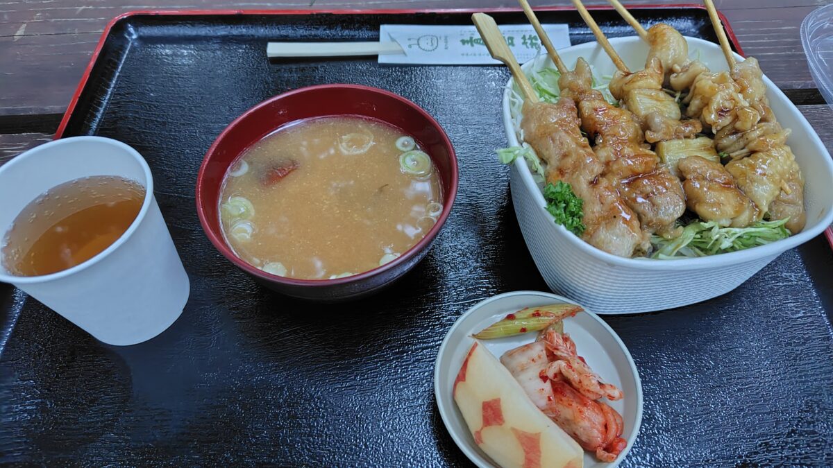 青苔荘の焼き鳥丼