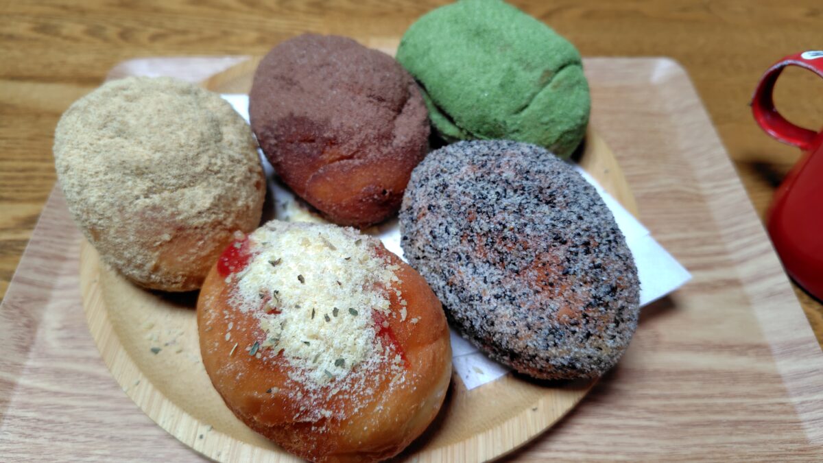 高見石小屋の揚げパンセットとコーヒー