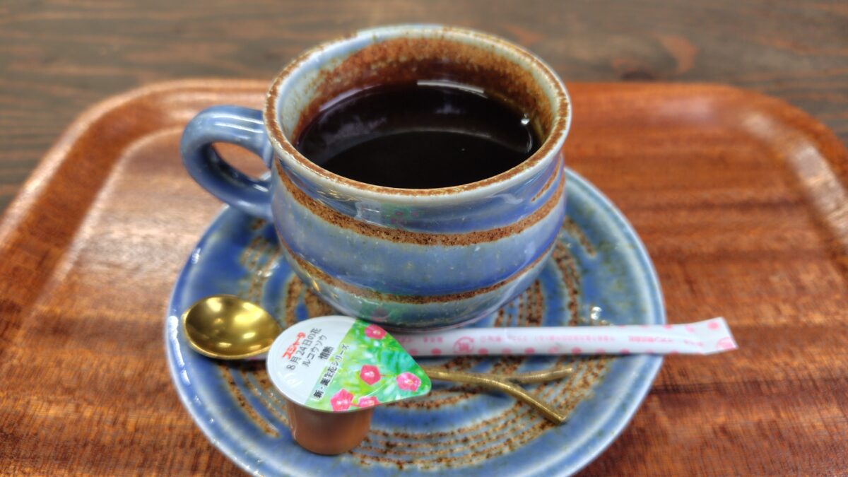 麦草ヒュッテのコーヒーで温まる