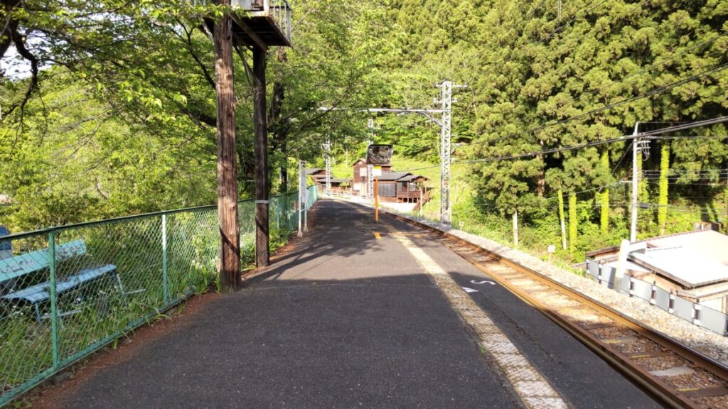 浦山口駅のホーム