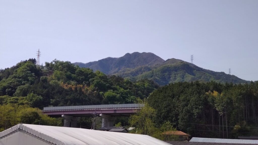 初狩駅近くから眺める滝子山