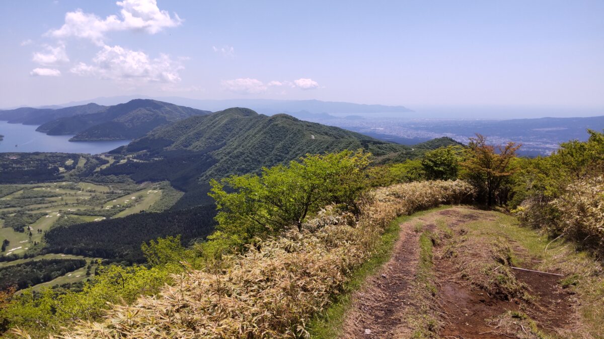 素晴らしい眺望が続く箱根外輪山西側の稜線歩き