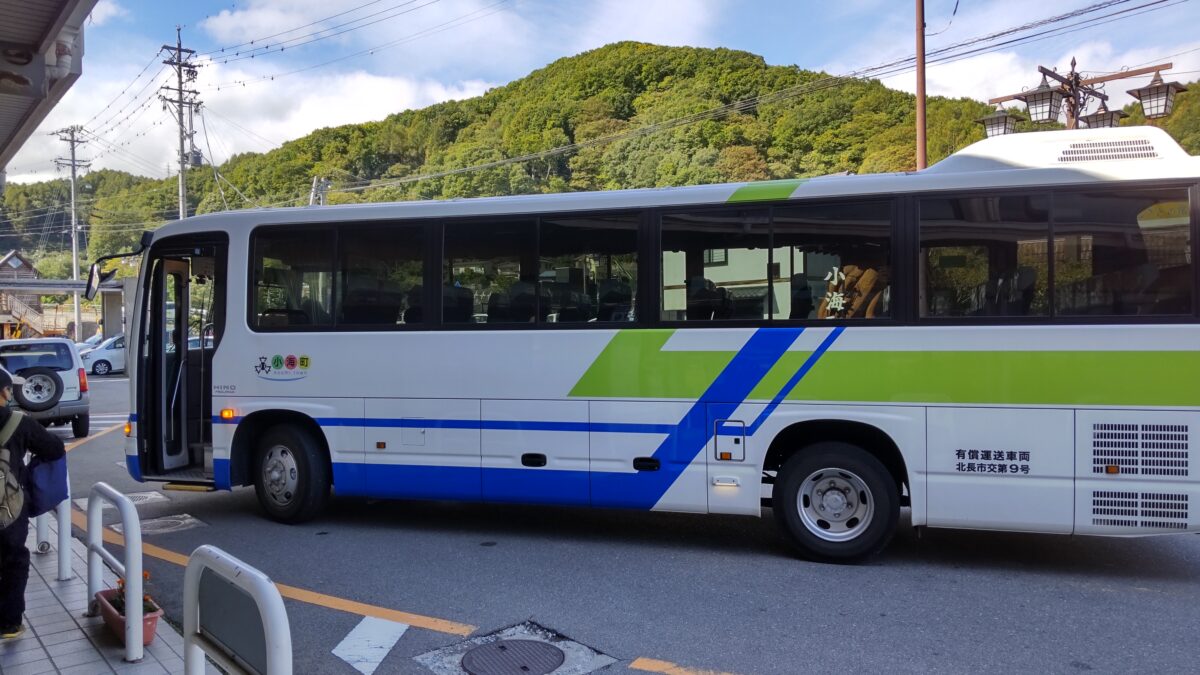 稲子湯・みどり池入口へ行く小海町営バス