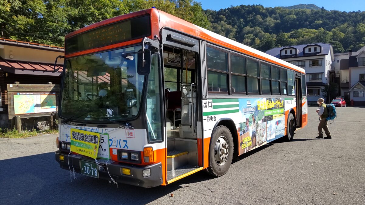 日光白根山ロープウェイ行きの関越交通バス