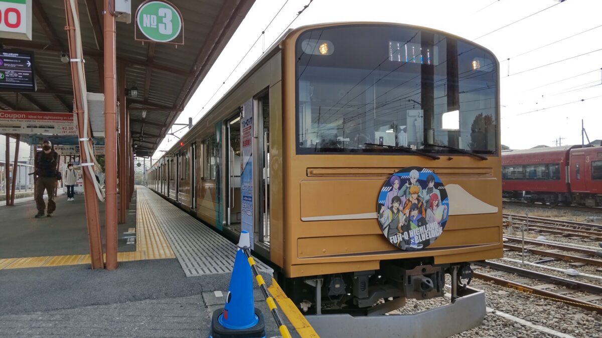 富士急行線の電車で河口湖駅に到着