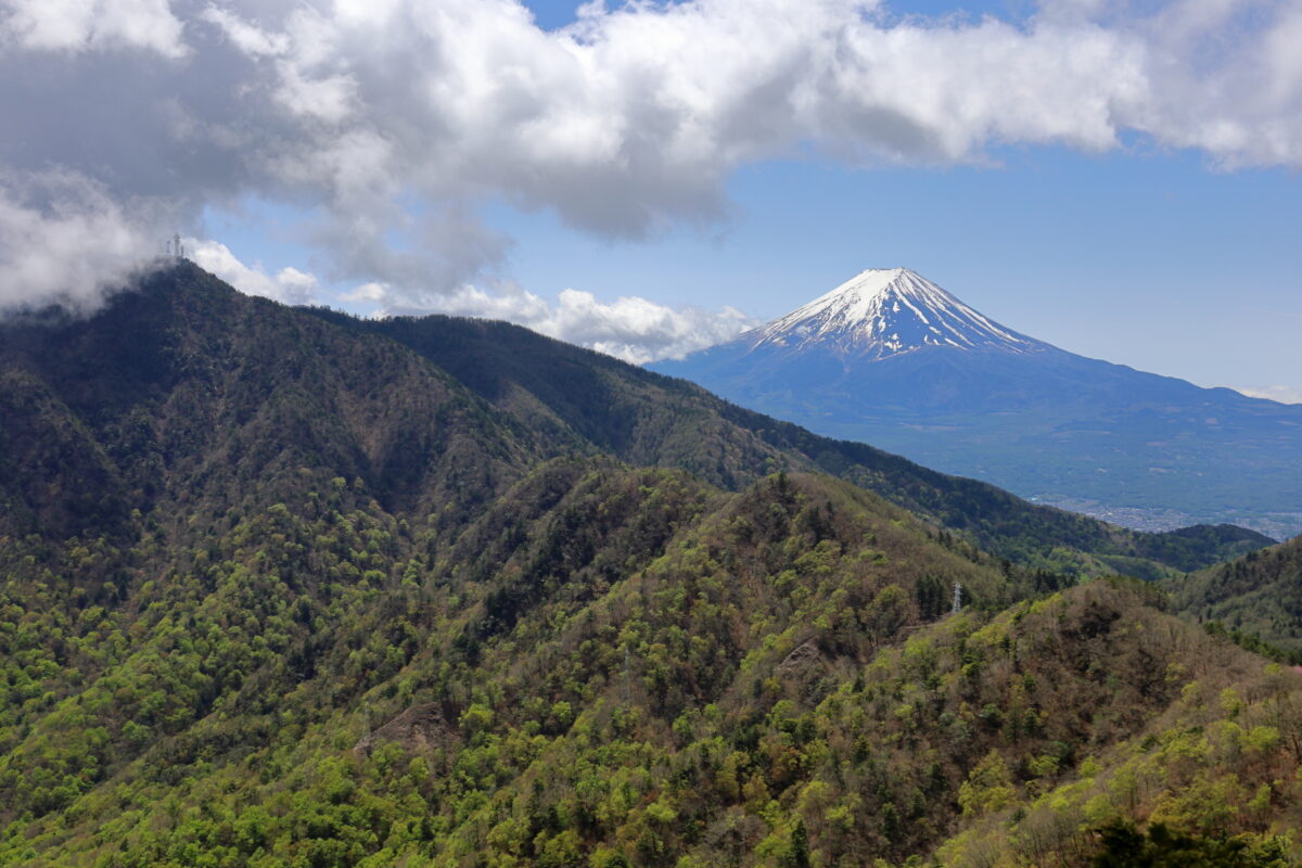清八峠手前の展望ポイントからの富士山の眺め