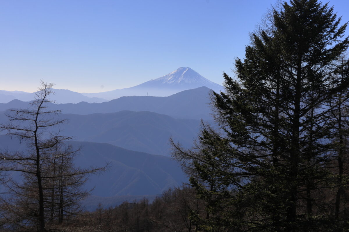 七ツ石山山頂から眺める富士山