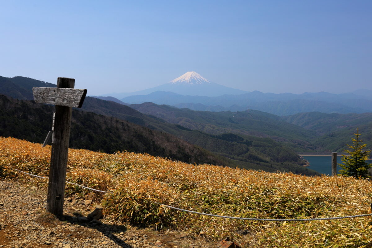 「親不知の頭」からの富士山の眺め