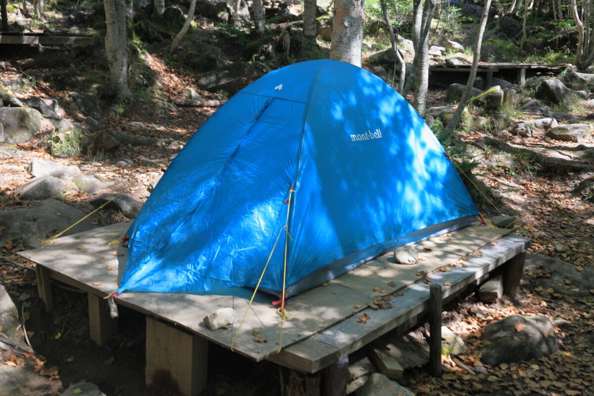 青苔荘のテント場にテントを設営