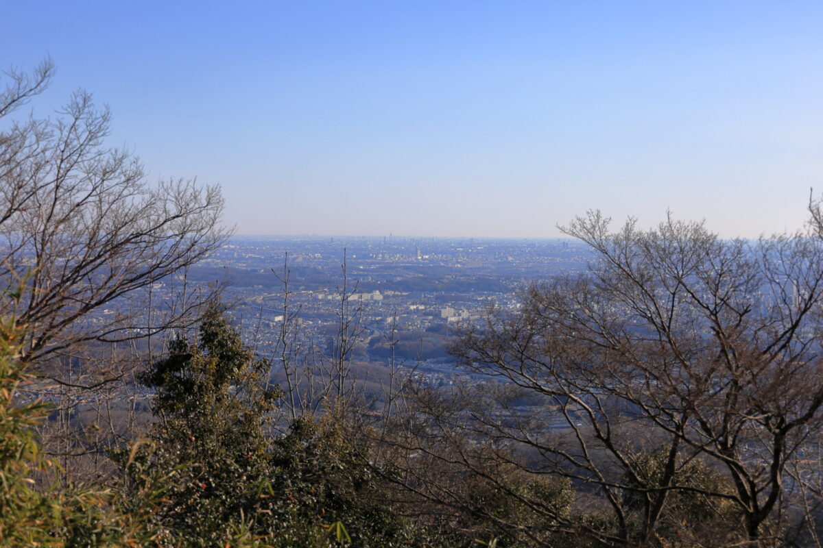 松木曲輪の広場からの関東平野の眺め
