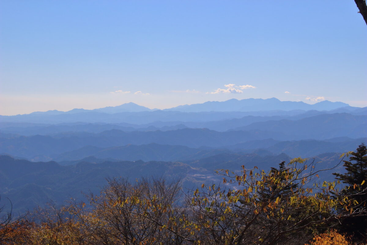 関八州見晴台からの丹沢・高尾方面の眺望