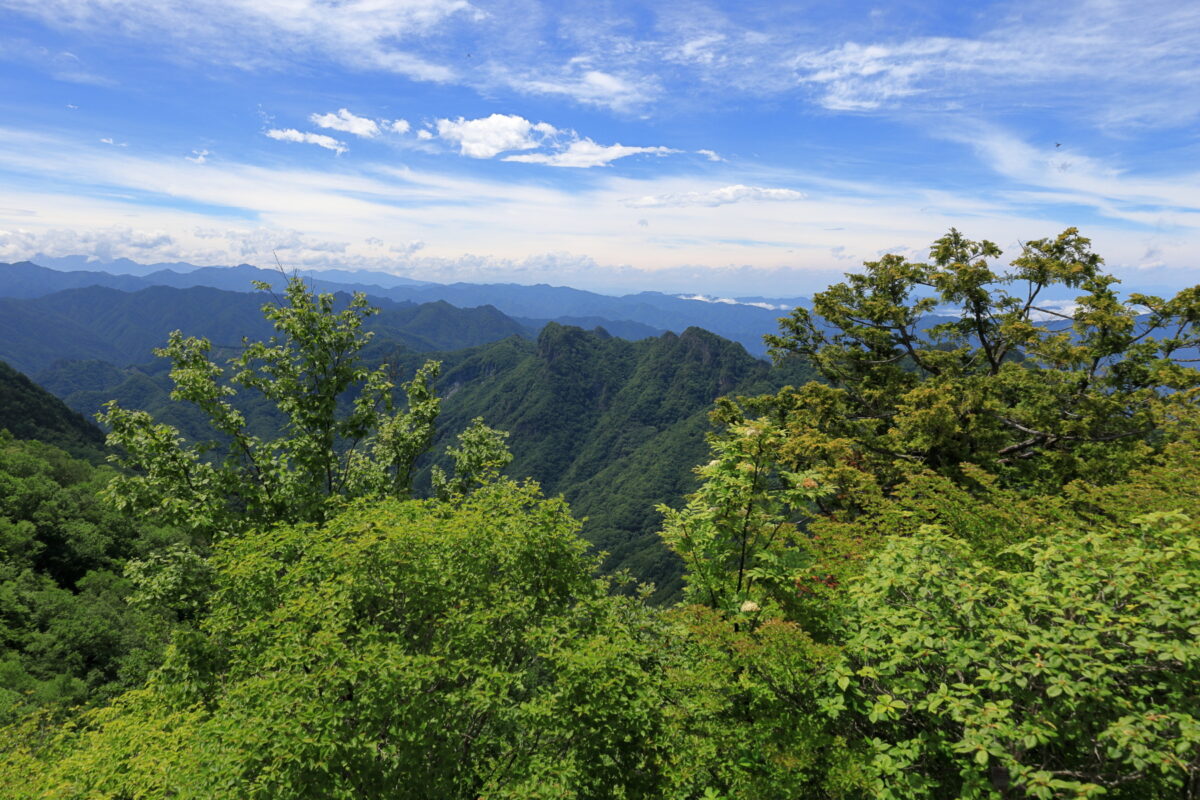 両神山山頂から西側の八ヶ岳の眺望