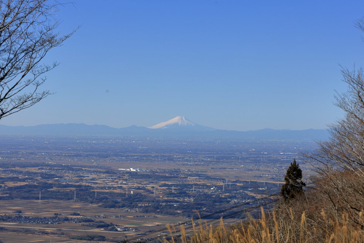 つつじヶ丘高原から眺める関東平野と富士山