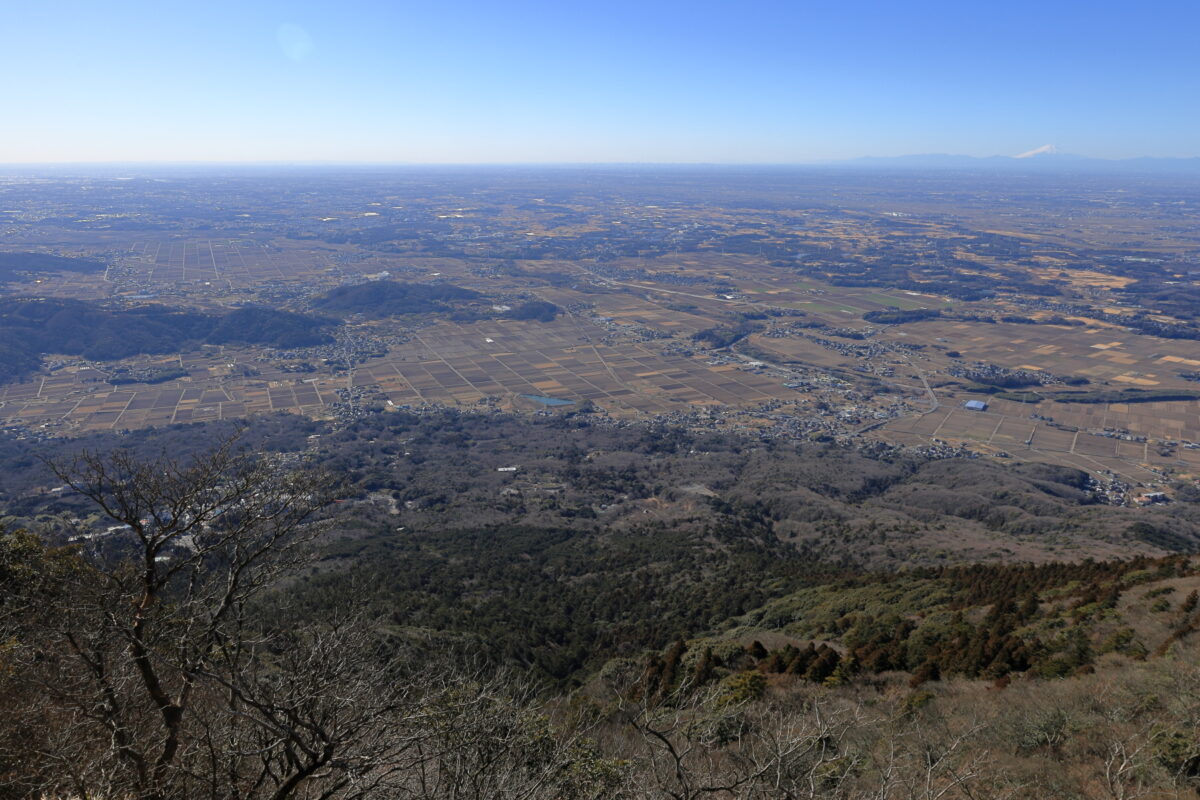男体山山頂から眺める広大な関東平野