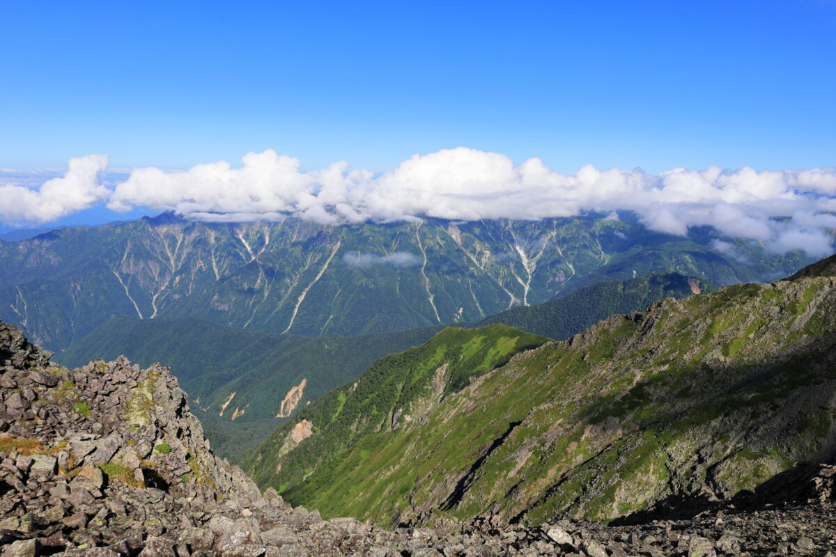 奥穂高岳への登山道からの眺め