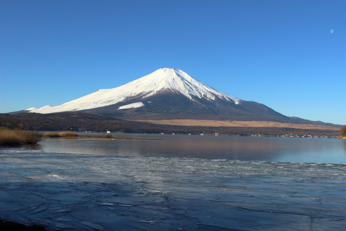 山中湖交流プラザきららから眺める富士山