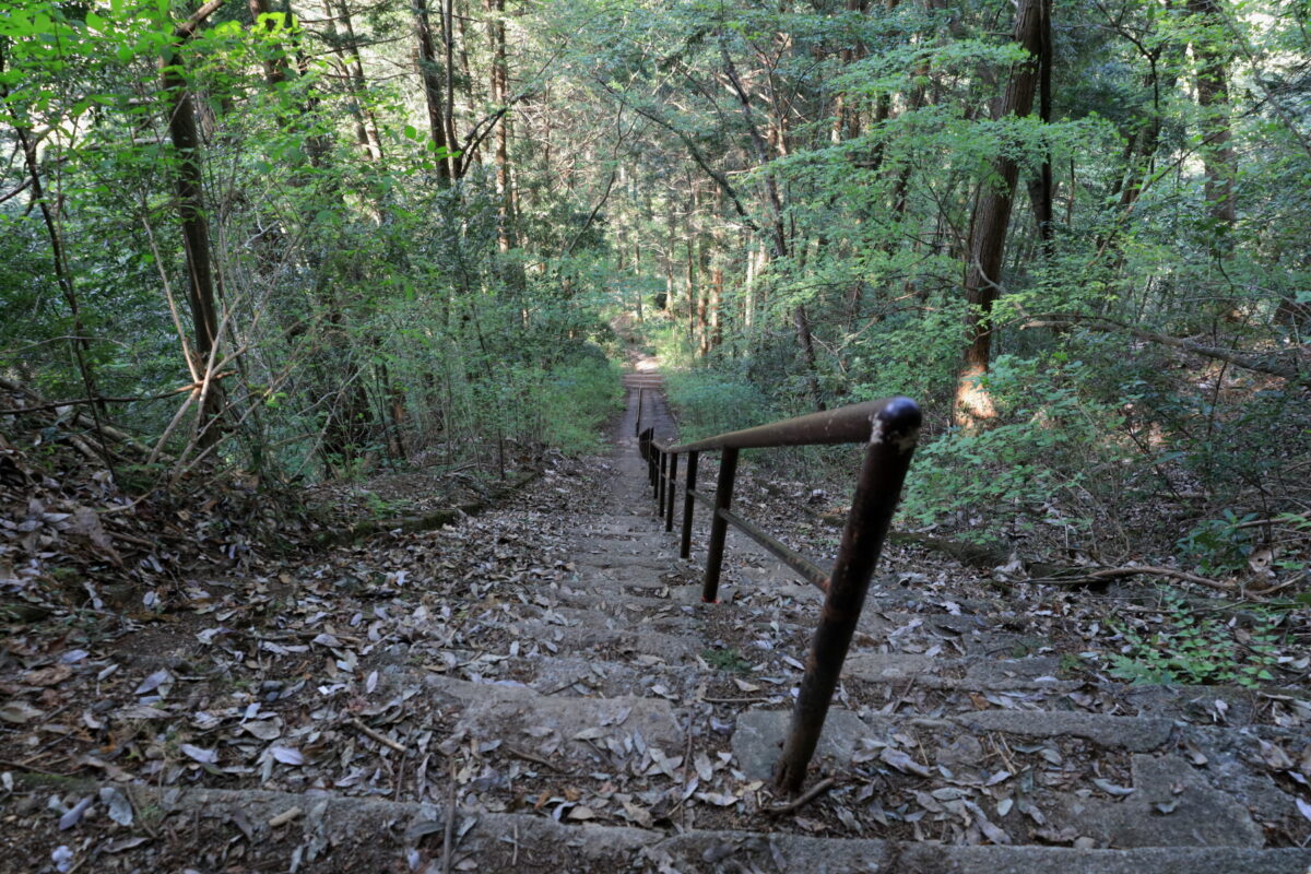 愛宕神社下にある188段の急な石段