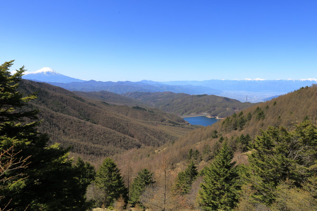 石丸峠付近からの富士山、大菩薩湖、甲府盆地に南アルプスの絶景