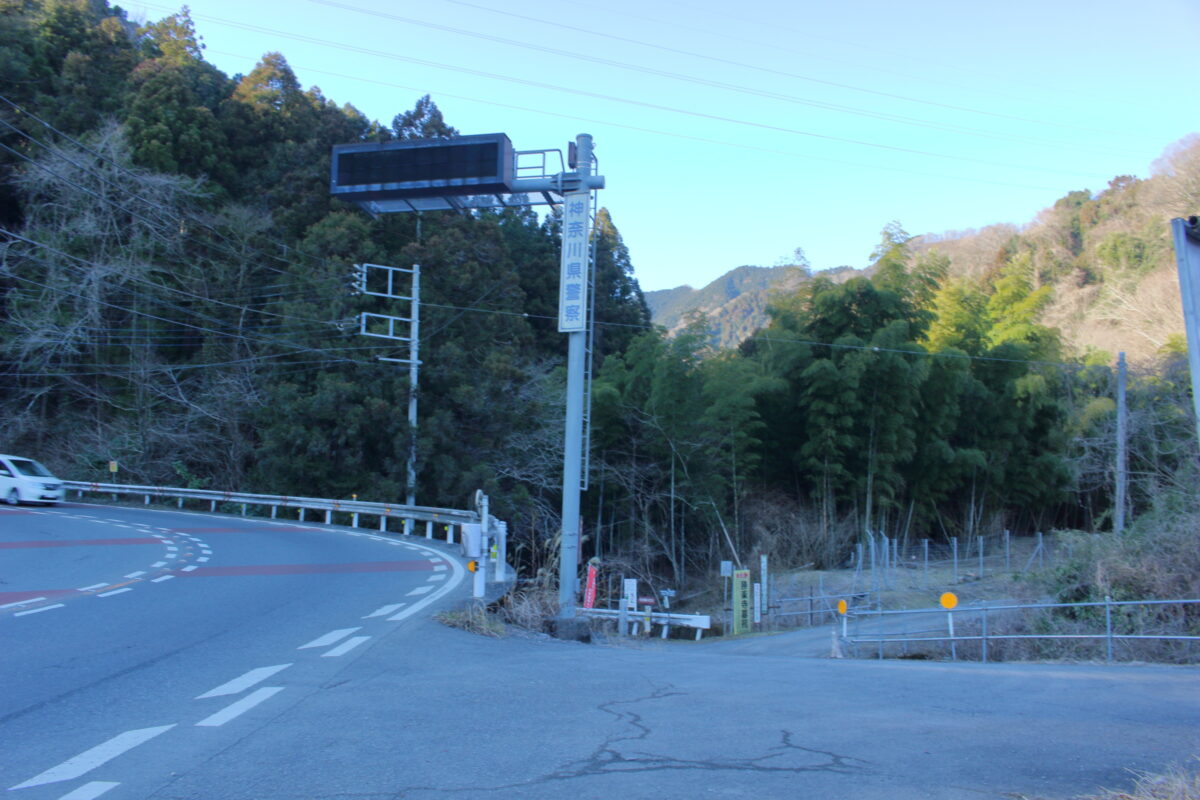 経ヶ岳登山口への入口