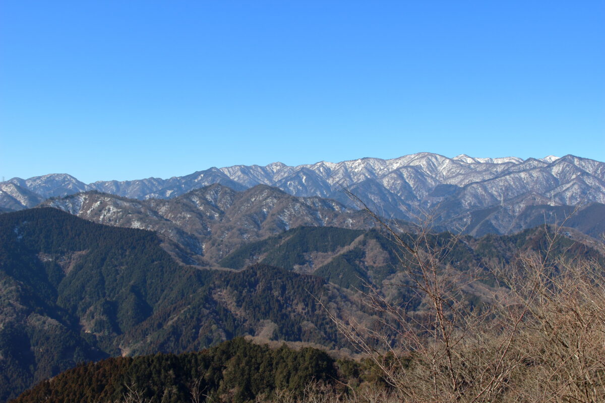 経ヶ岳山頂からの丹沢主脈の眺望