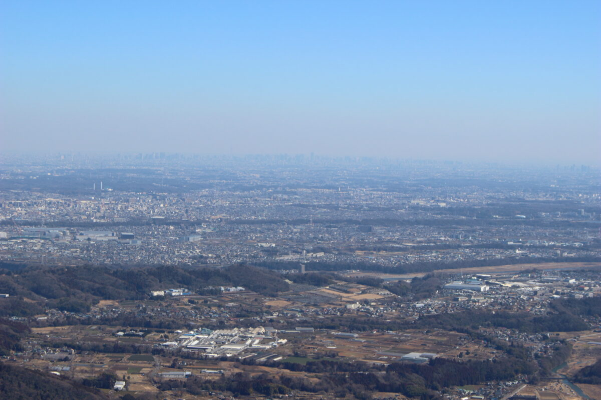 仏果山山頂の展望台から眺める関東平野