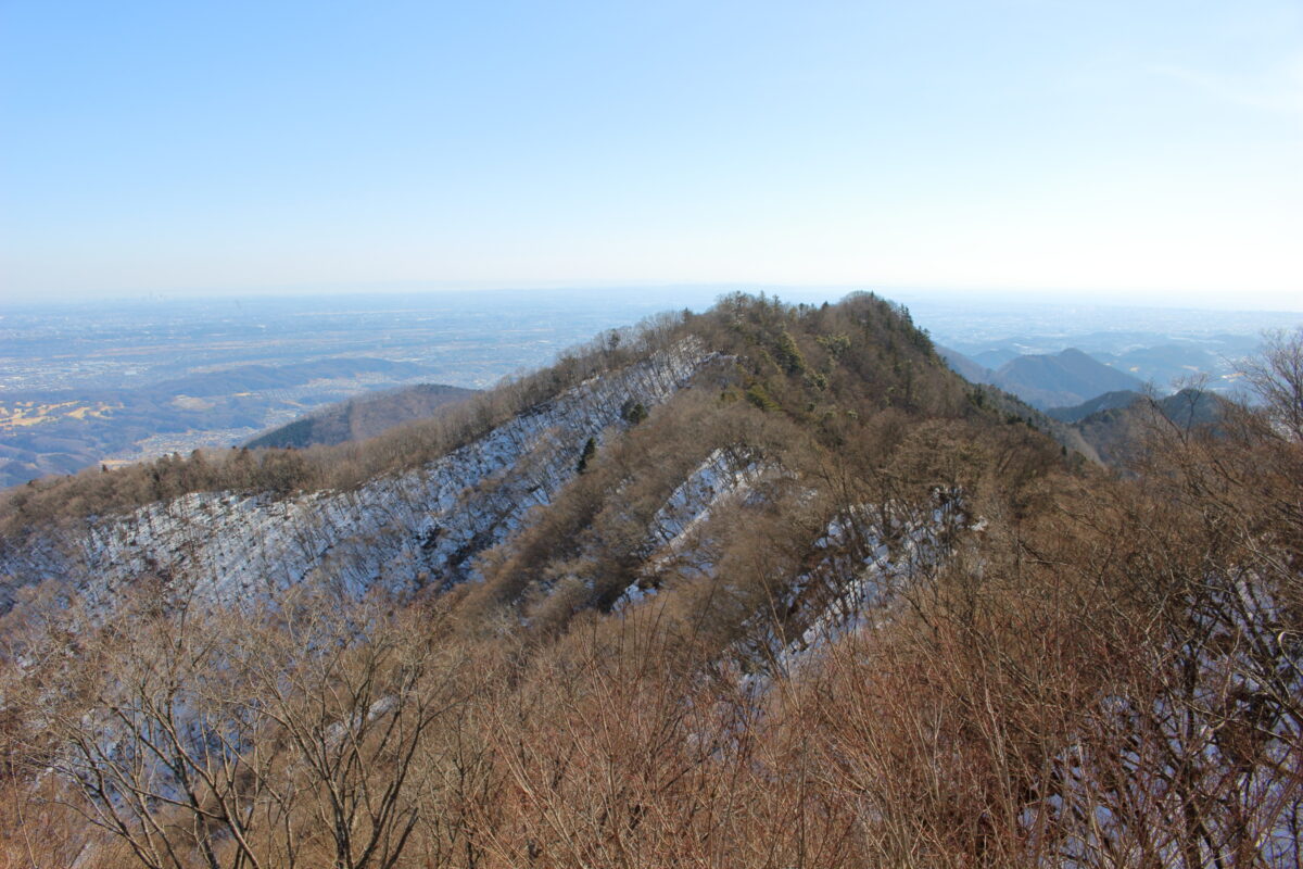 仏果山山頂の展望台から眺める経ヶ岳