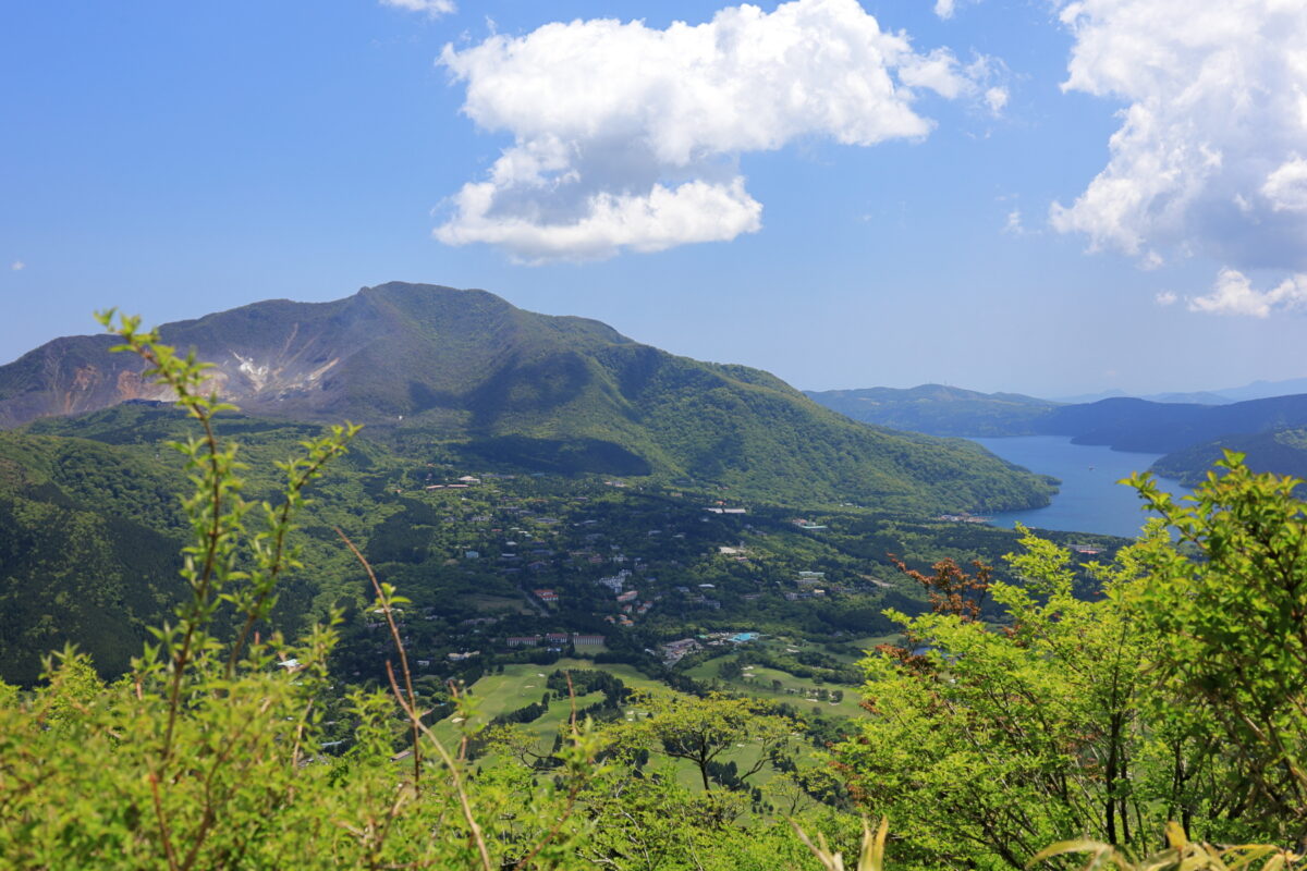 丸岳山頂からの芦ノ湖と箱根山の眺め