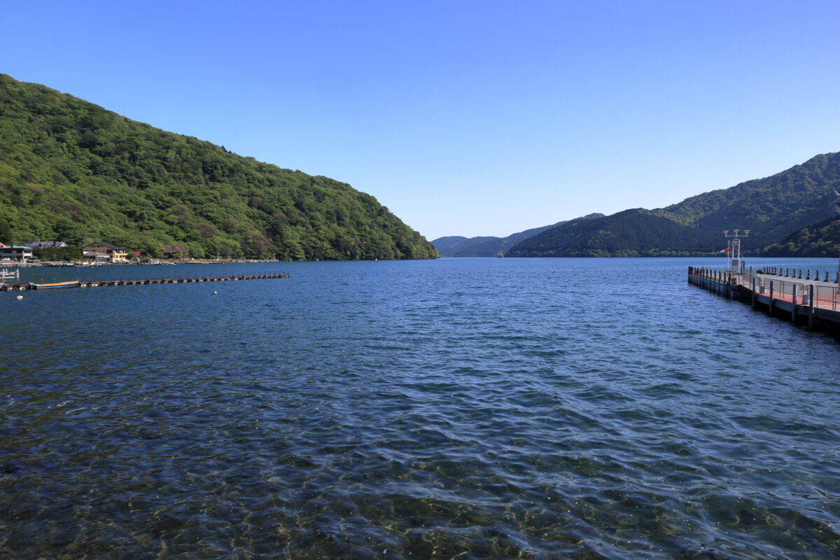 桃源台の湖畔からの芦ノ湖の眺め