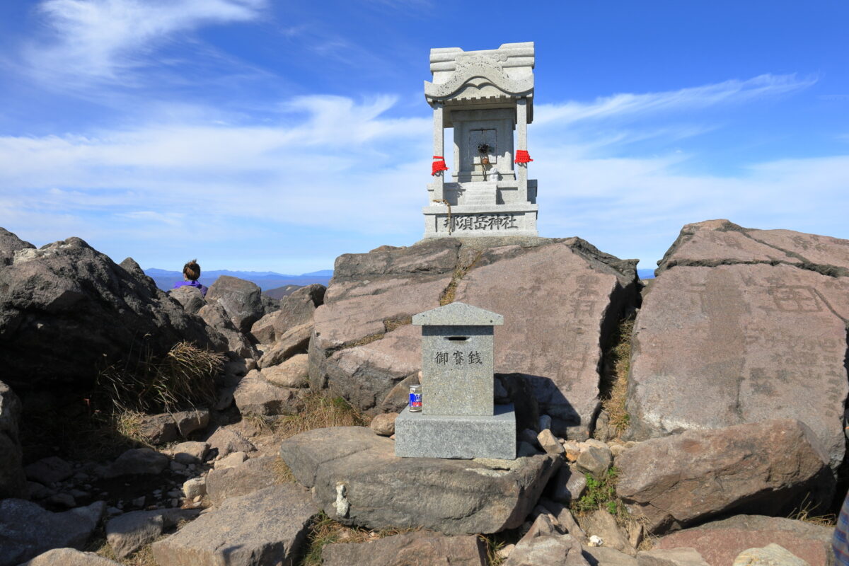 茶臼岳山頂にある那須岳神社