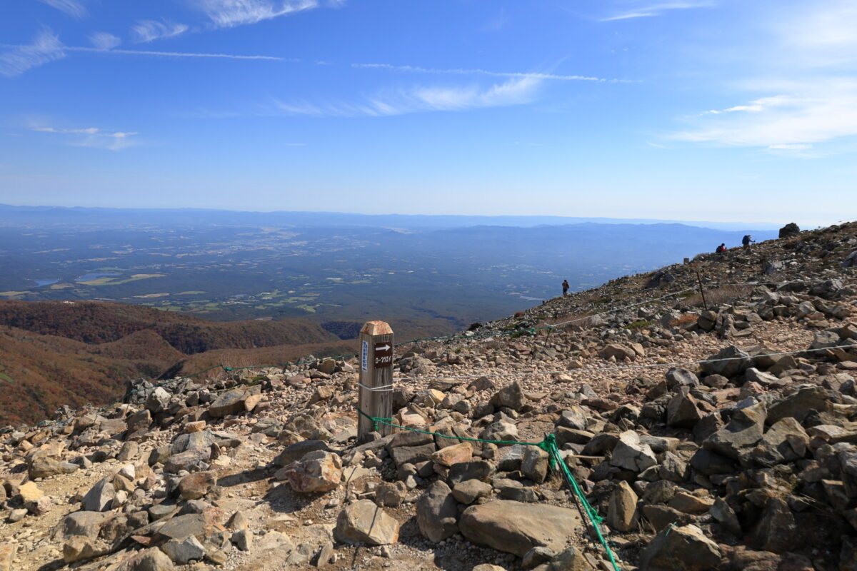 茶臼岳山頂の東側からの眺望