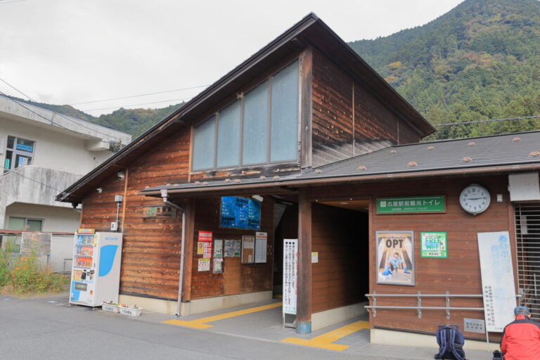 【奥多摩】古里駅から丹三郎尾根を登って御岳山~日の出山とつなぐ紅葉山歩き | TRAIN & TRAIL