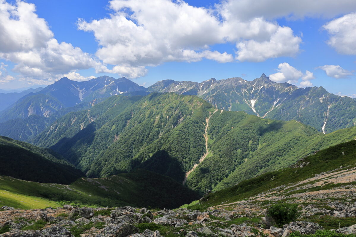 常念岳への縦走路から眺める槍・穂高連峰の絶景