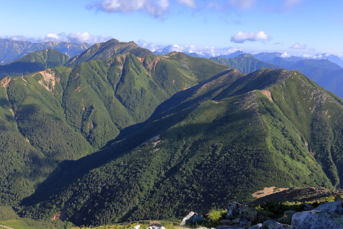 燕岳～大天井岳～横通岳と続く常念山脈の稜線