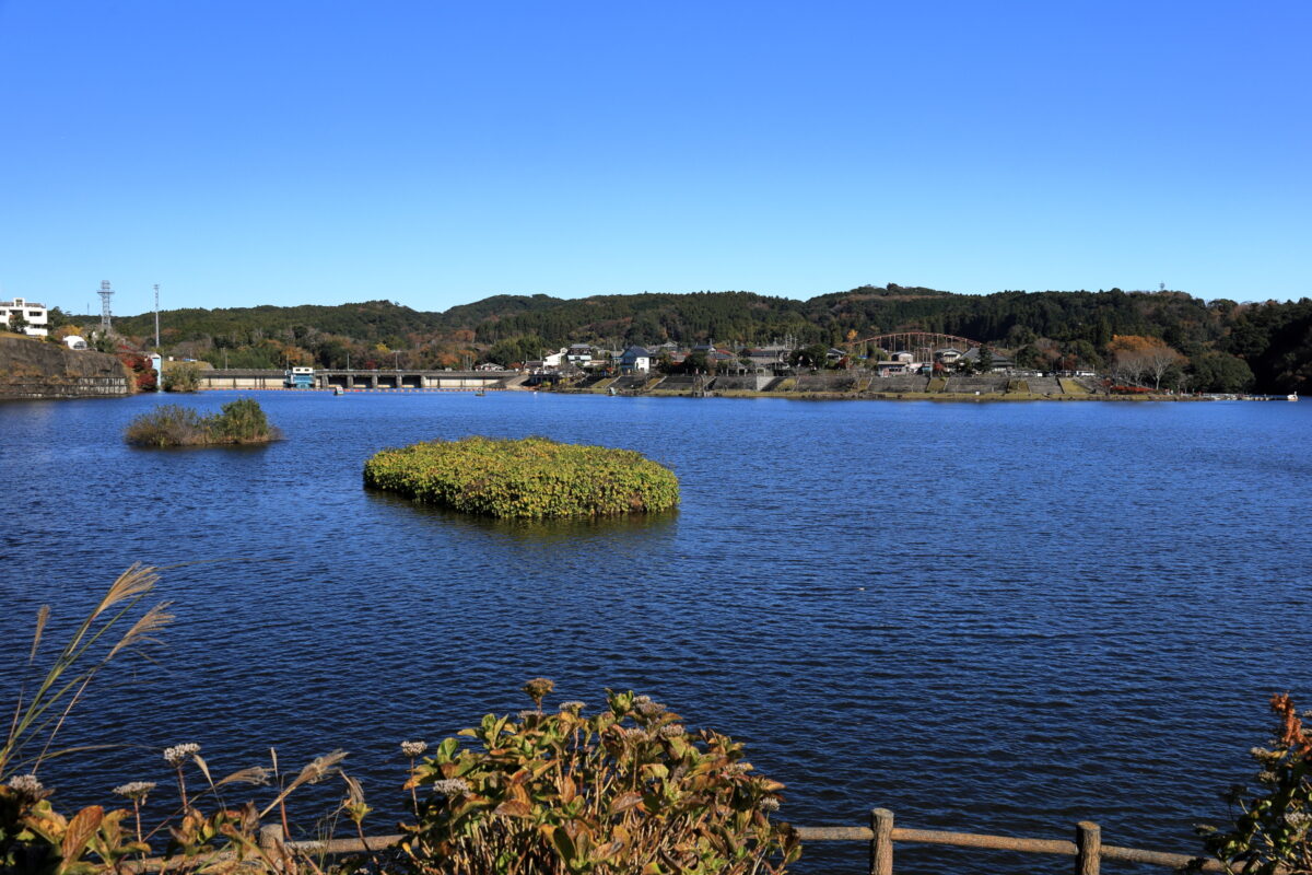押込地区湖畔公園から眺める亀山湖