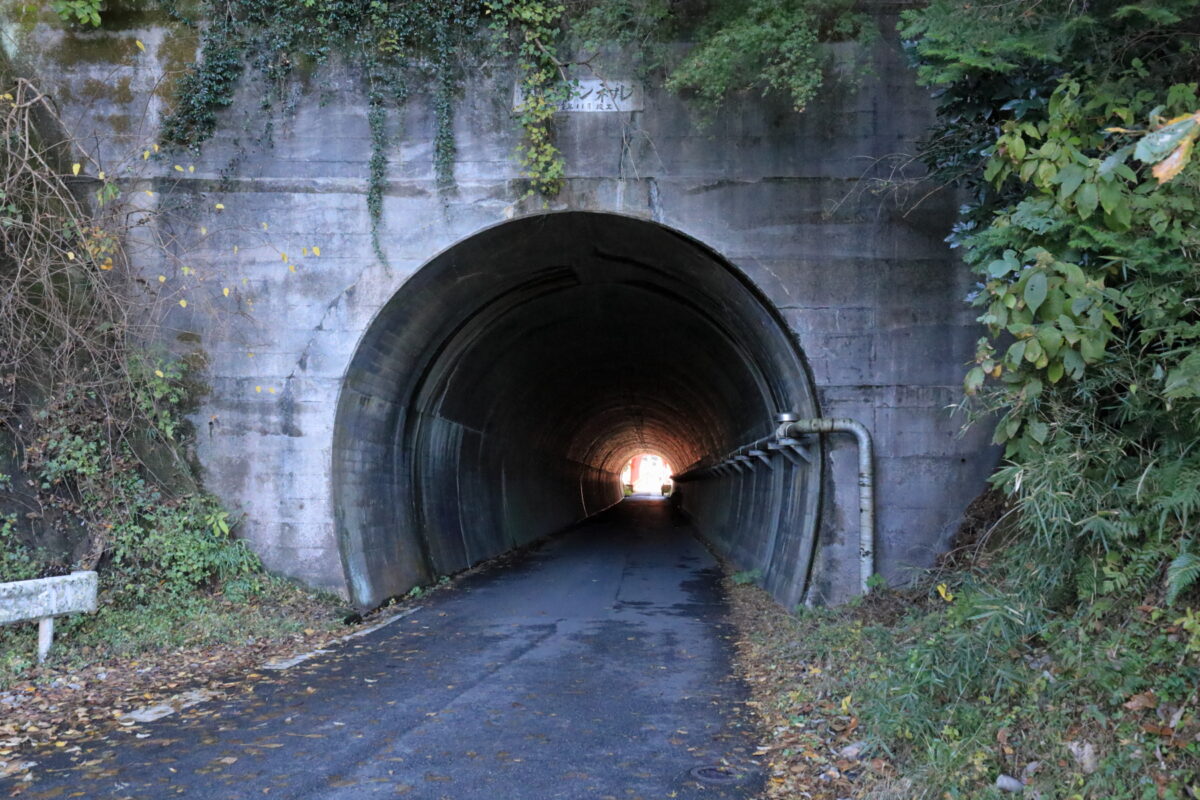 小月橋前のトンネル