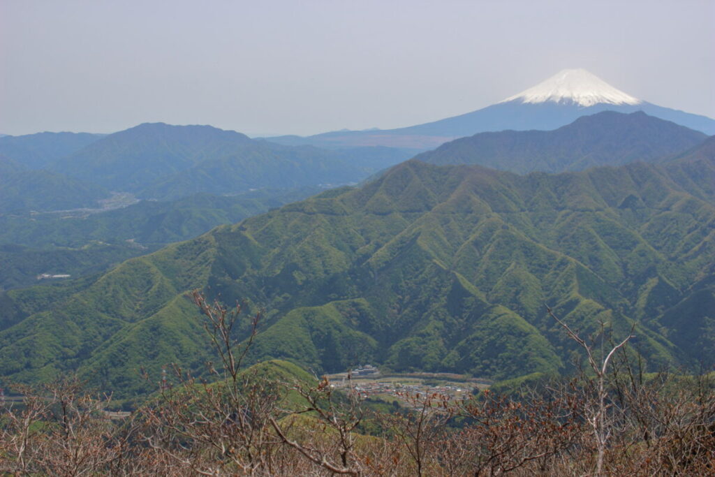 滝子山山頂から南側の眺望