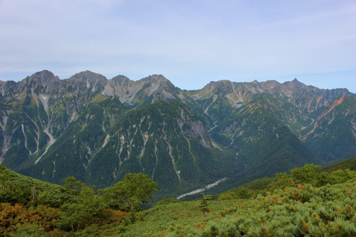 蝶ヶ岳山頂付近の登山道からの槍・穂高の絶景