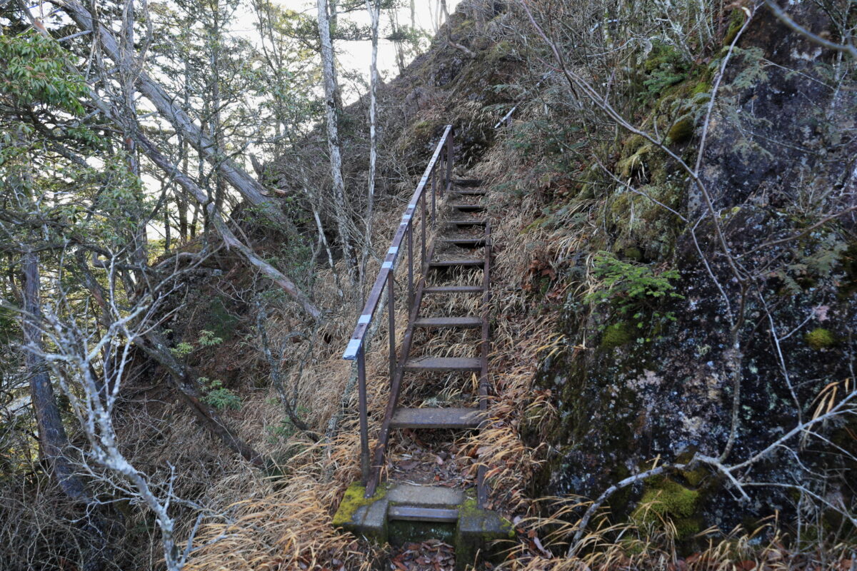 天聖神社奥宮手前の階段