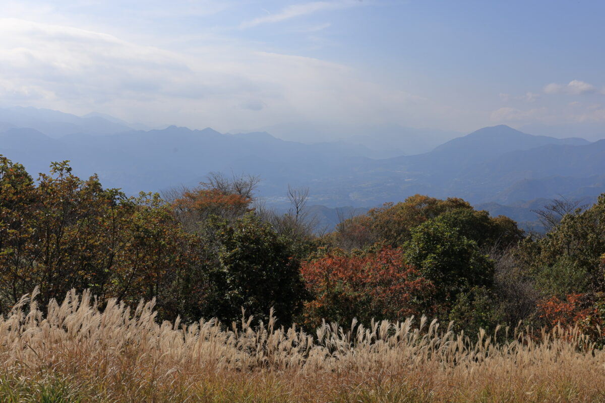 陣馬山山頂からの富士山方向の眺め